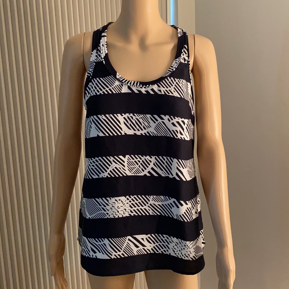 Banana Republic sleeveless Blouse size S preowned